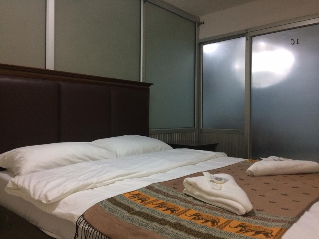 Jeesnail Guesthouse Bangkok Extérieur photo